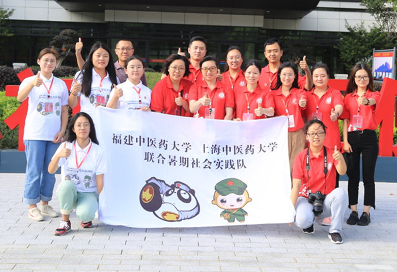 合影_副本.jpg 合影_副本.jpg
